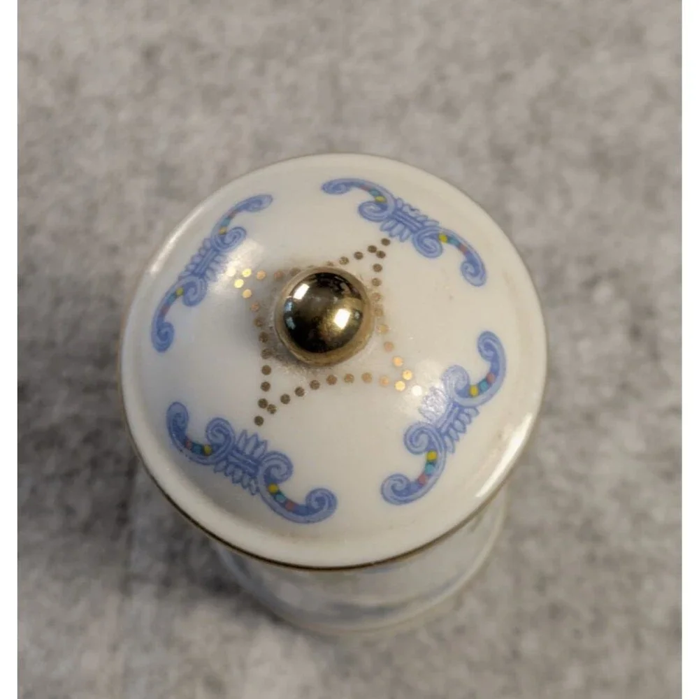 The Spice Carousel Lenox Vintage 1993 Fine Porcelain Celery Salt 24k Gold Trim